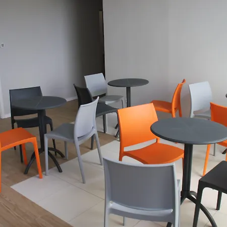 بيت شباب Centrum